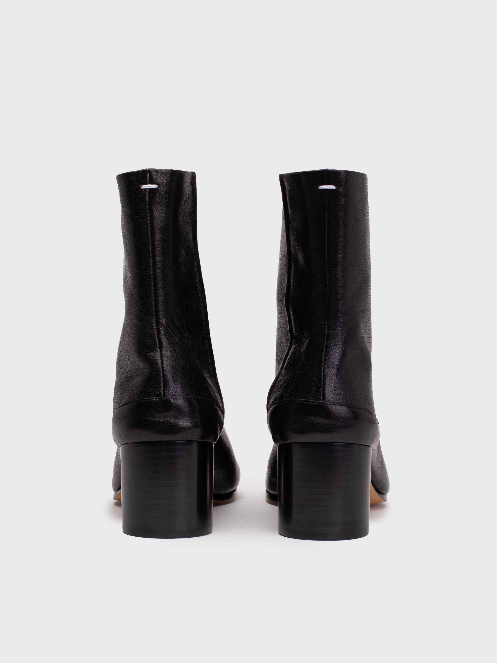 靴 Maison Margiela Tabi boots Maison Margiela Tabi Leather Boots now available in store