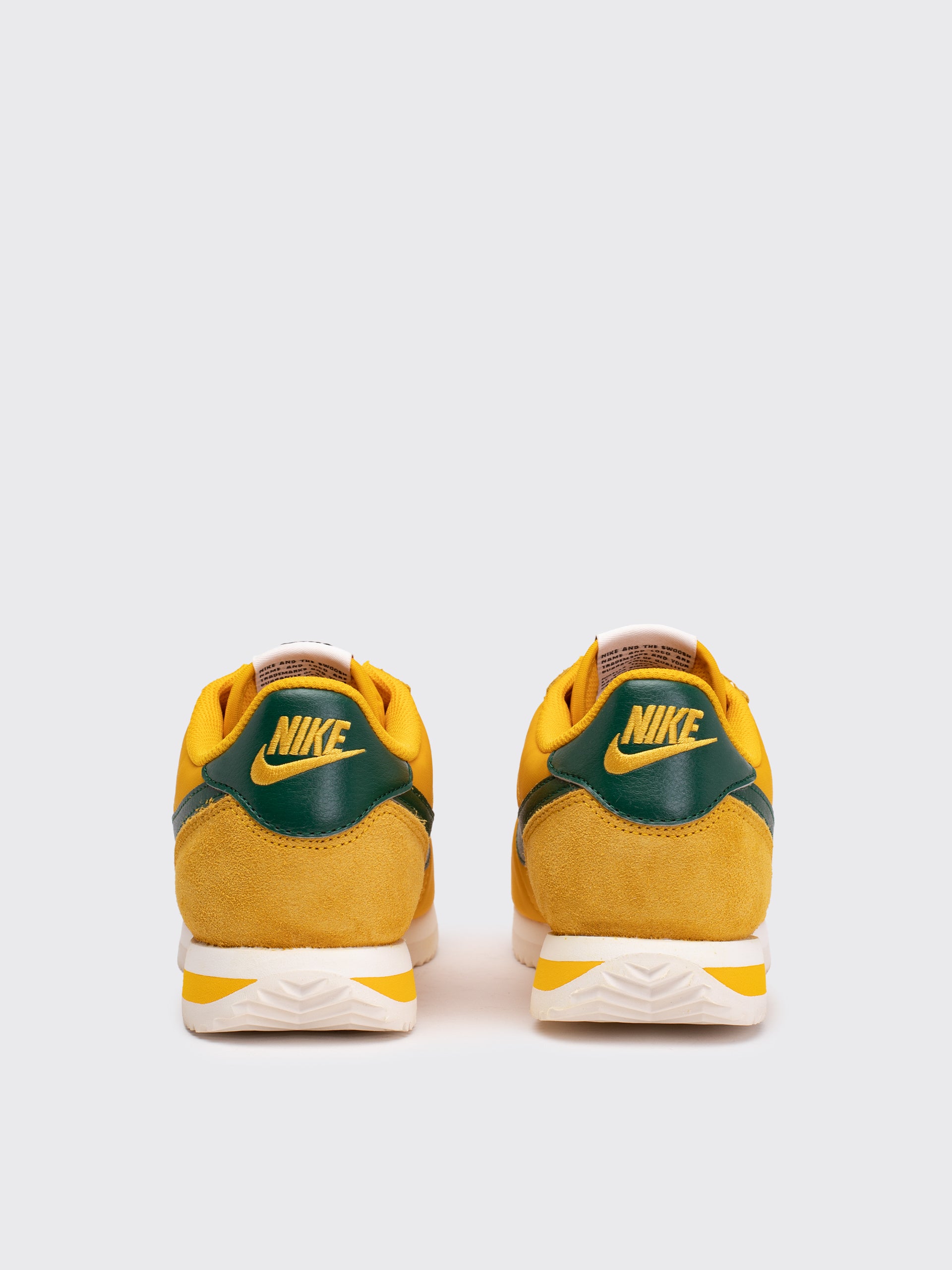 Nike cortez amarillas hot sale